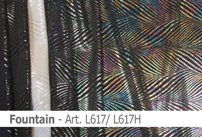 Diesen elastischen Badeanzugstoff mit Folienbeschichtung bieten wir in verschiedenen Farben an.